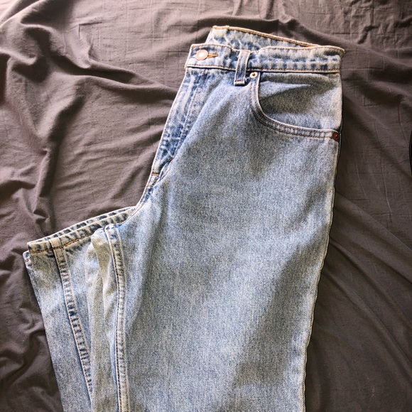 (SOLD) Vintage Levi 550 jeans - Picture 5 of 8